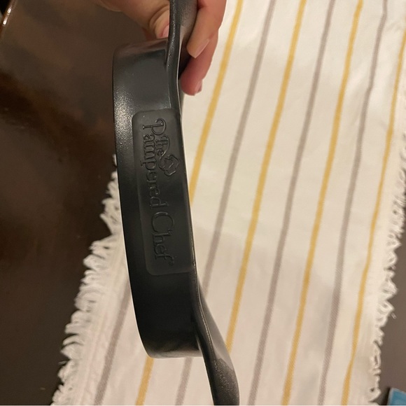 Pampered chef pineapple cutter - Picture 2 of 3